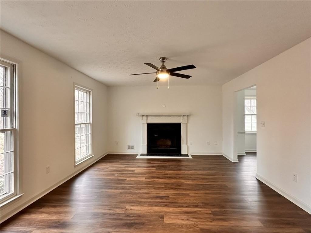 1202 Grayland Ln - Photo 3 of 18