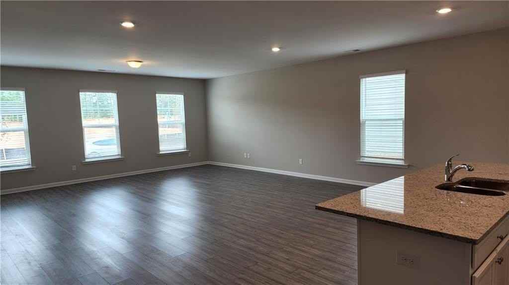 400 Grey Falcon Ave - Photo 4 of 31