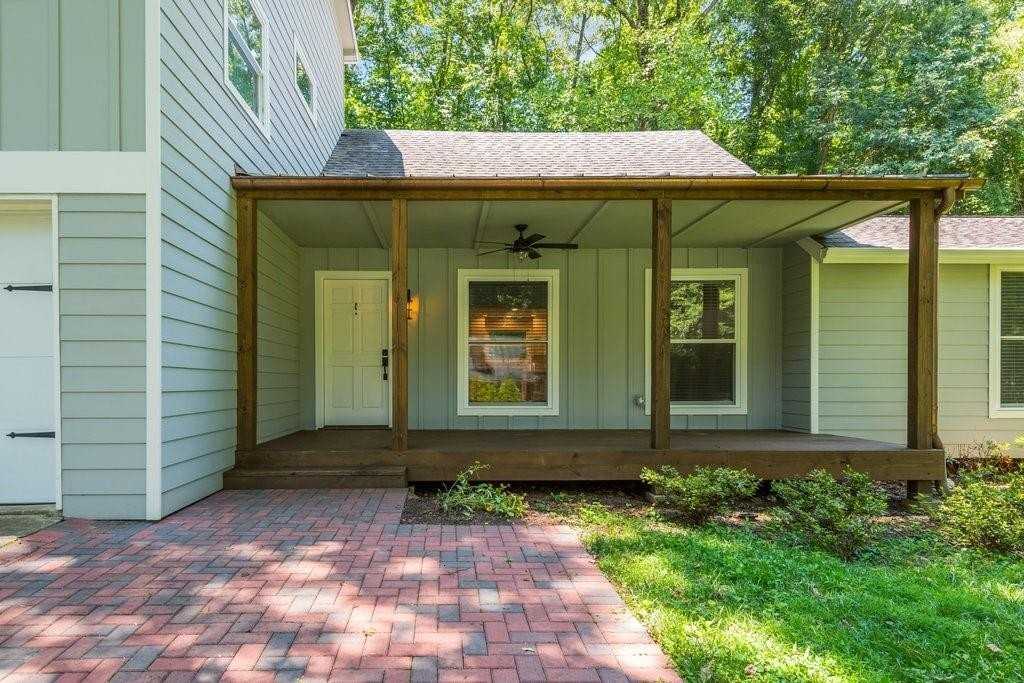 2681 Ravenoaks Pl - Photo 4 of 43