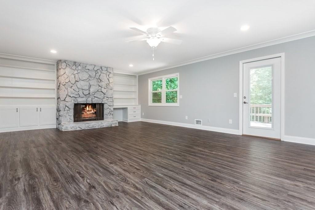 2681 Ravenoaks Pl - Photo 7 of 43