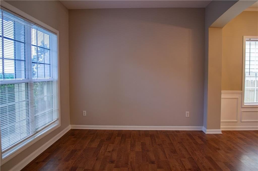 444 Crestmont Ln - Photo 5 of 12