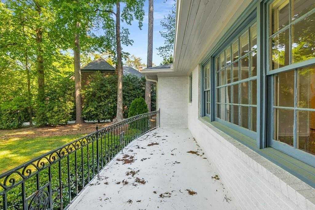 3851 Wieuca Rd Ne - Photo 3 of 31