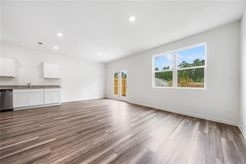 104 Saginaw Ct - Photo 6 of 41