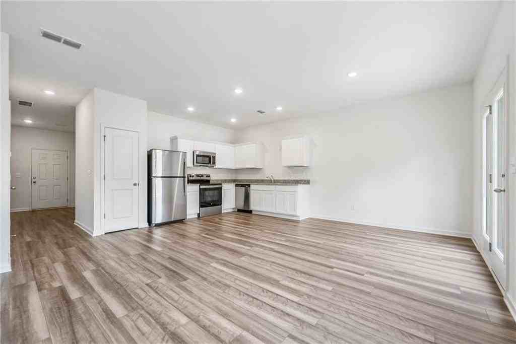 104 Saginaw Ct - Photo 7 of 41