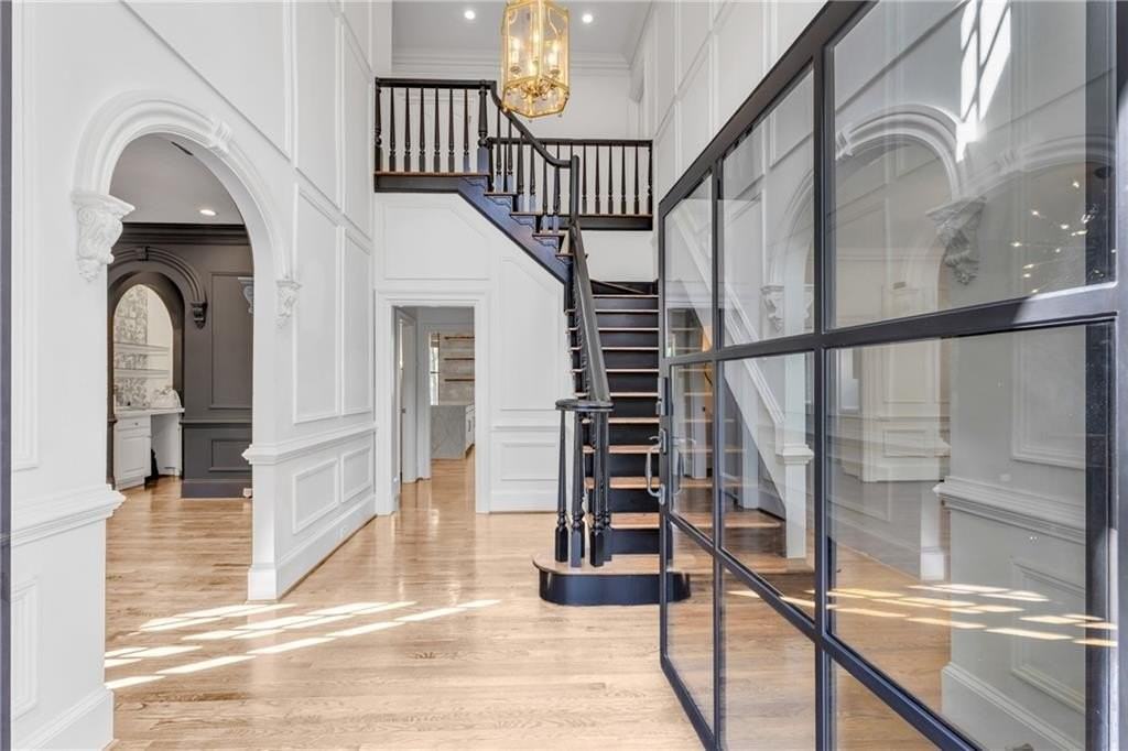 5390 Harrowood Ln - Photo 3 of 50