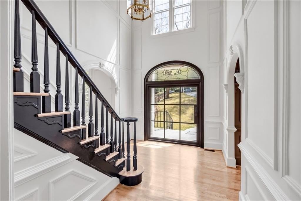 5390 Harrowood Ln - Photo 4 of 50