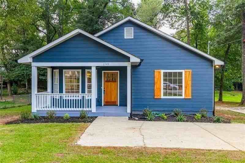 2749 Memorial Dr Se - Photo 2 of 41