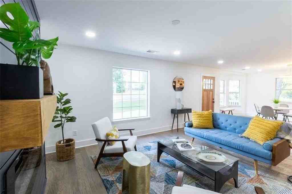 2749 Memorial Dr Se - Photo 3 of 41