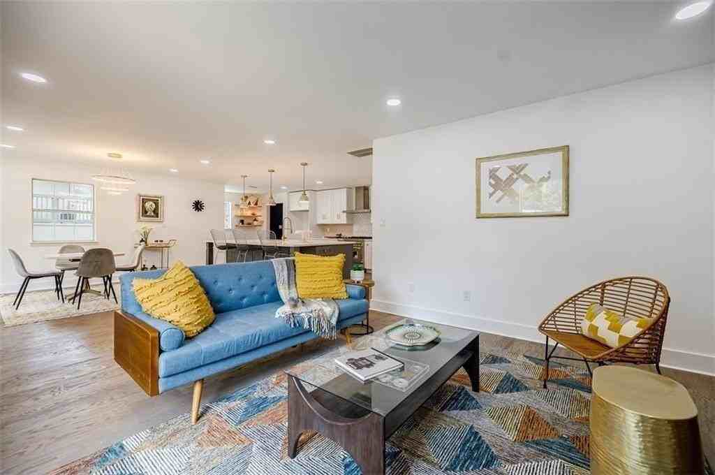 2749 Memorial Dr Se - Photo 5 of 41