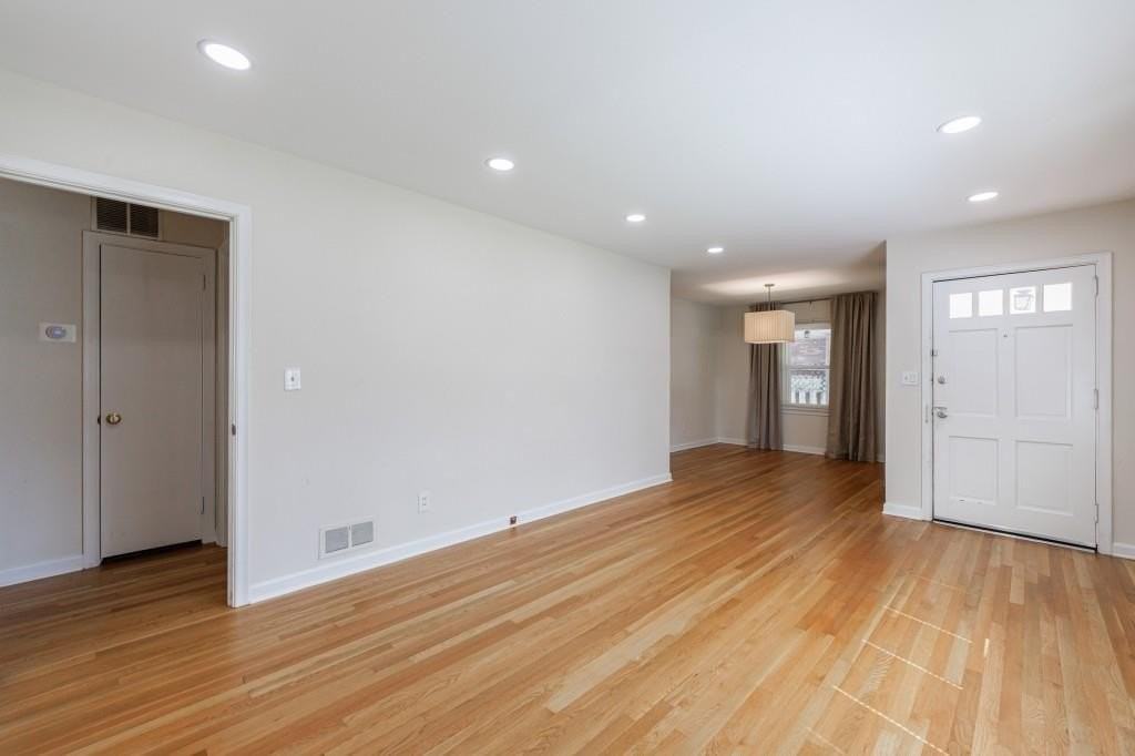 1238 Lindenwood Ln Ne - Photo 5 of 34