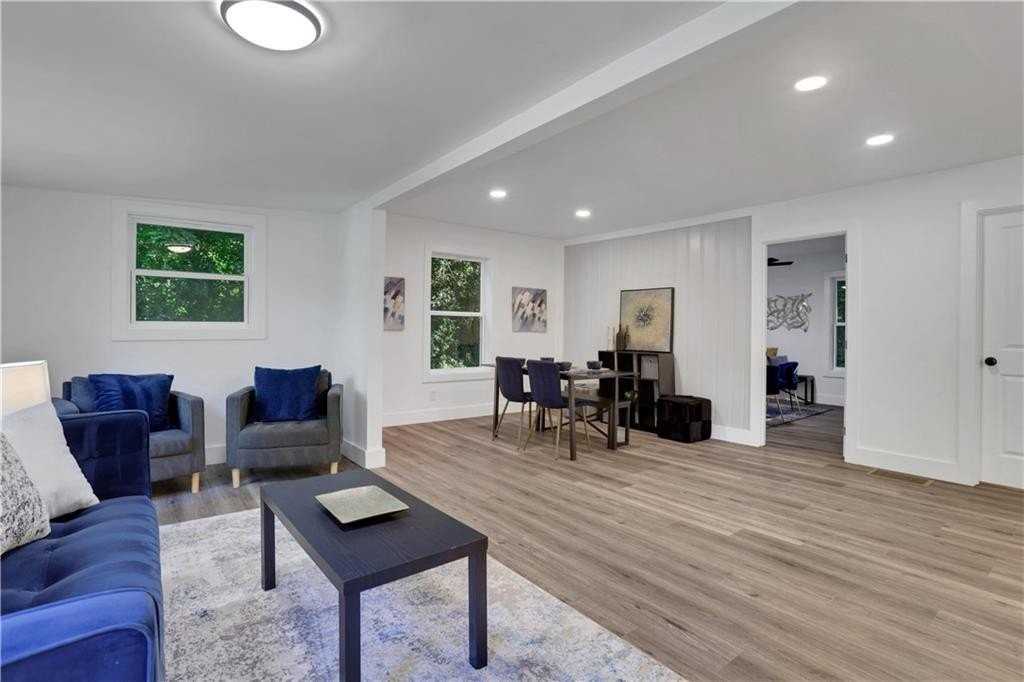 2466 Old Hapeville Rd Sw - Photo 3 of 35