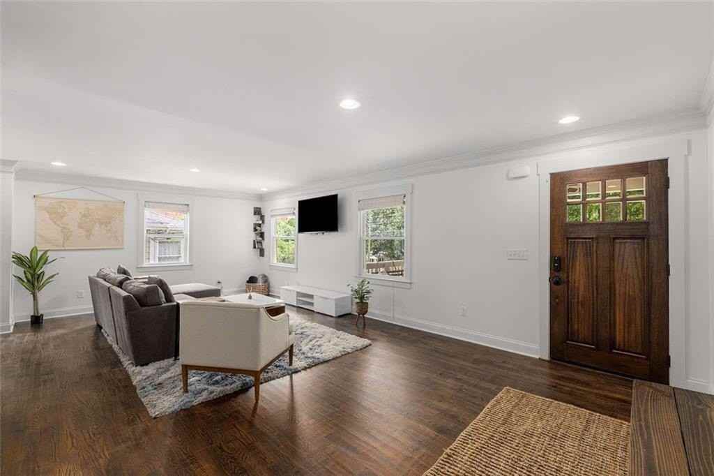 1134 Knott St Se - Photo 6 of 48