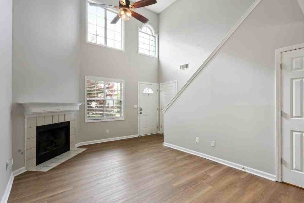 1044 Hillsborough Chase Nw - Photo 5 of 24