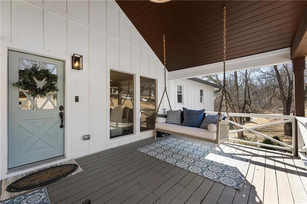 4035 Lacey Dr - Photo 3 of 50