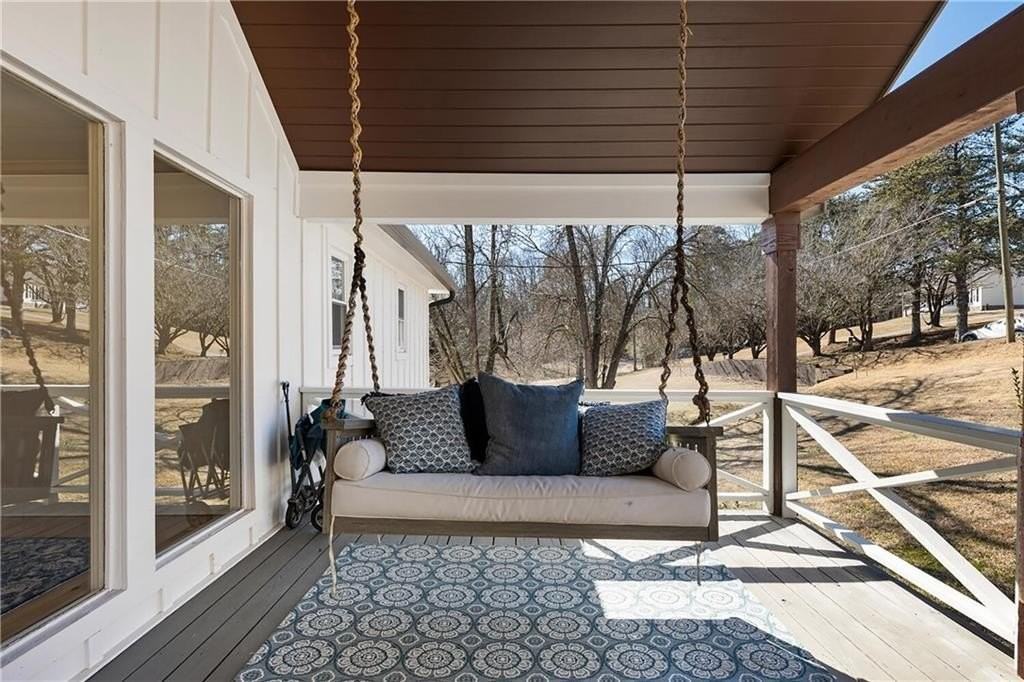 4035 Lacey Dr - Photo 4 of 50