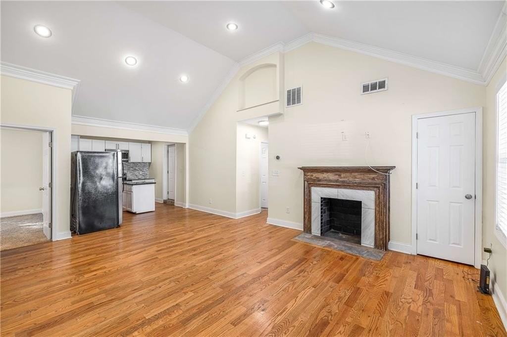 1674 Browning St Sw - Photo 7 of 35