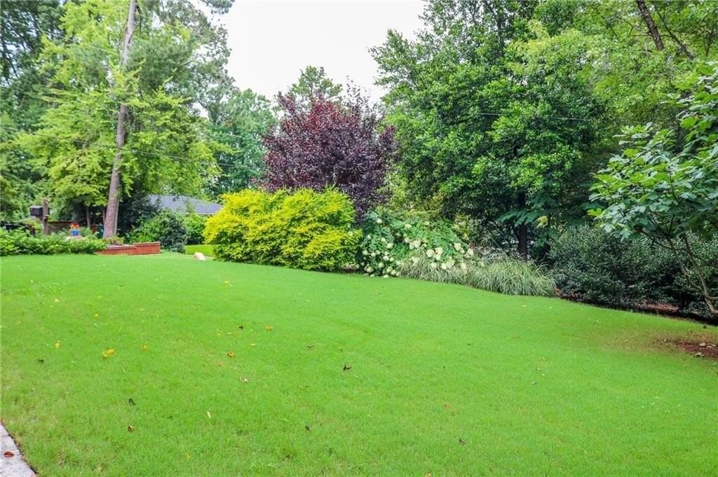 2305 Vistamont Dr - Photo 4 of 28