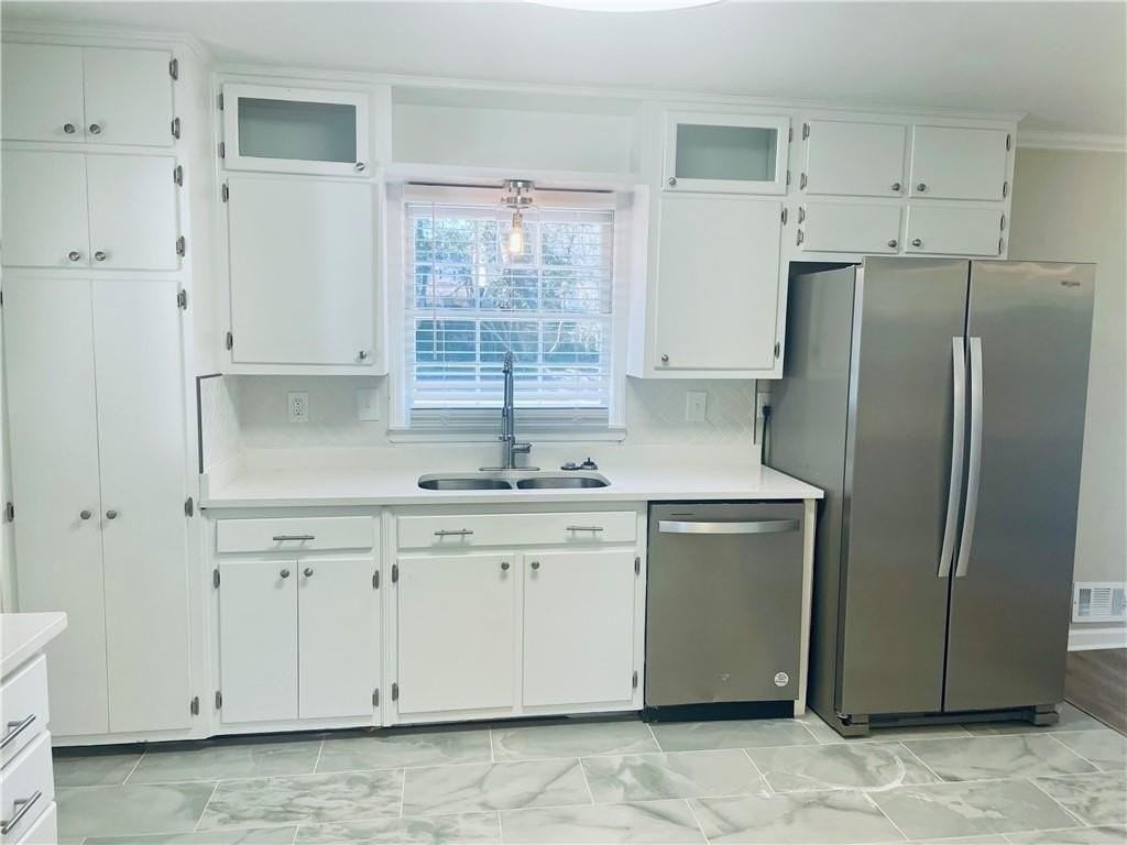 471 Village Green Ct Sw - Photo 3 of 34