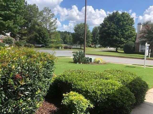 2495 Lakebrooke Dr - Photo 3 of 9