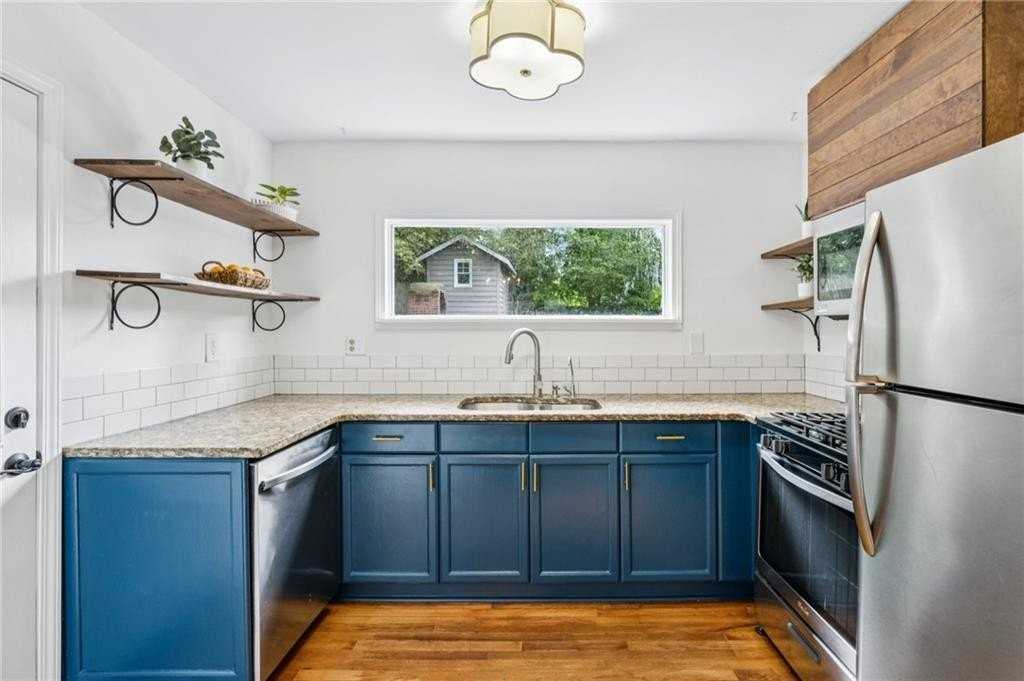 1136 Gilbert St Se - Photo 5 of 27