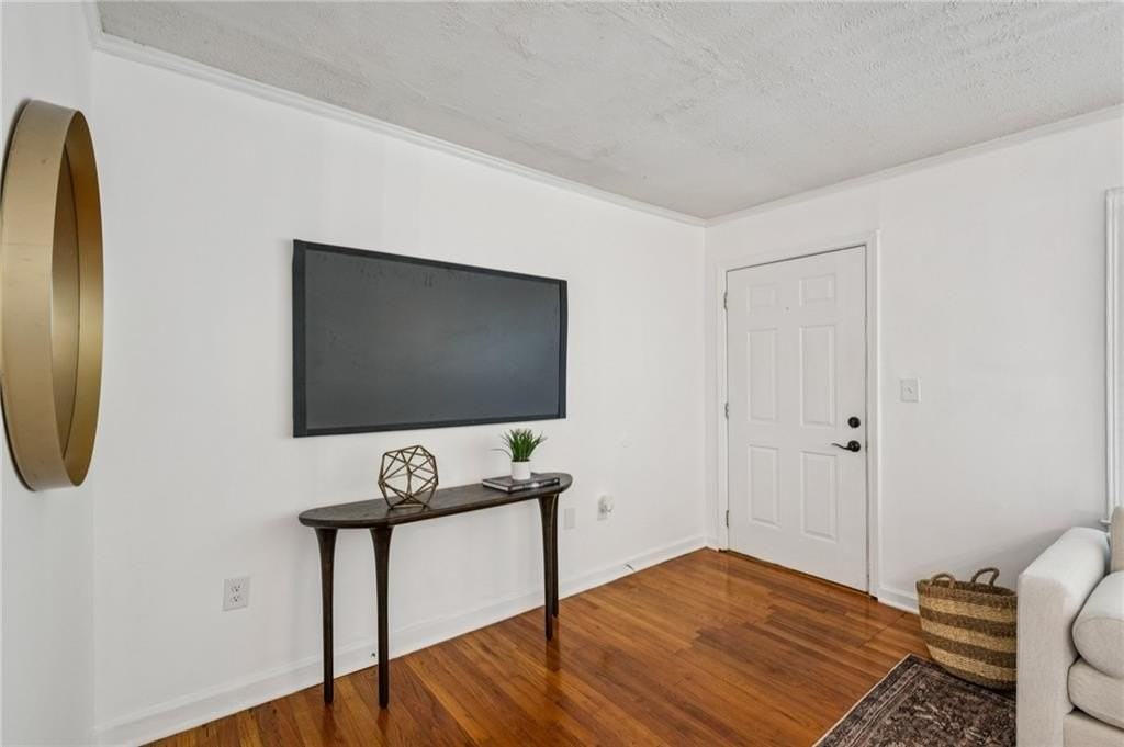 1136 Gilbert St Se - Photo 6 of 27