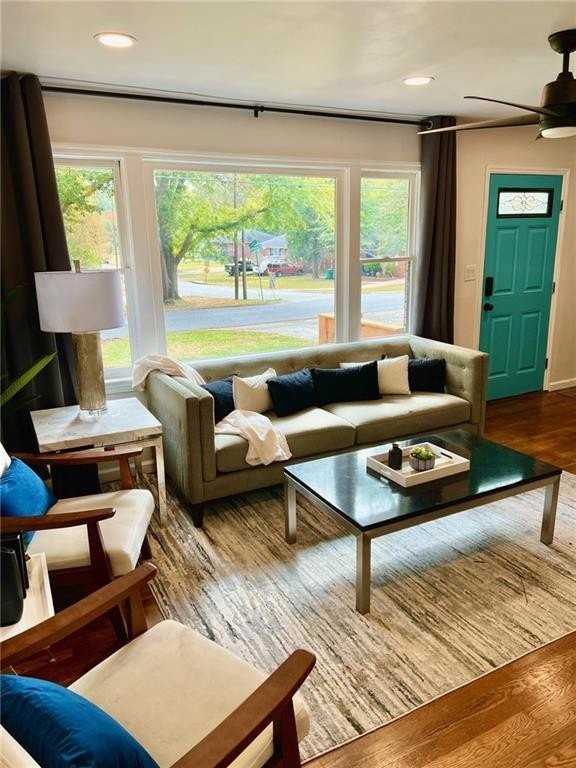 695 Kennesaw Dr Se - Photo 4 of 18