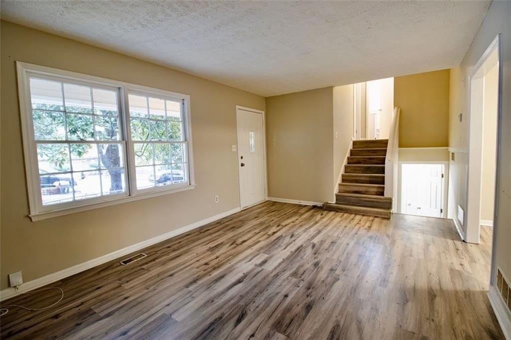 321 Tarragon Way Sw - Photo 3 of 15