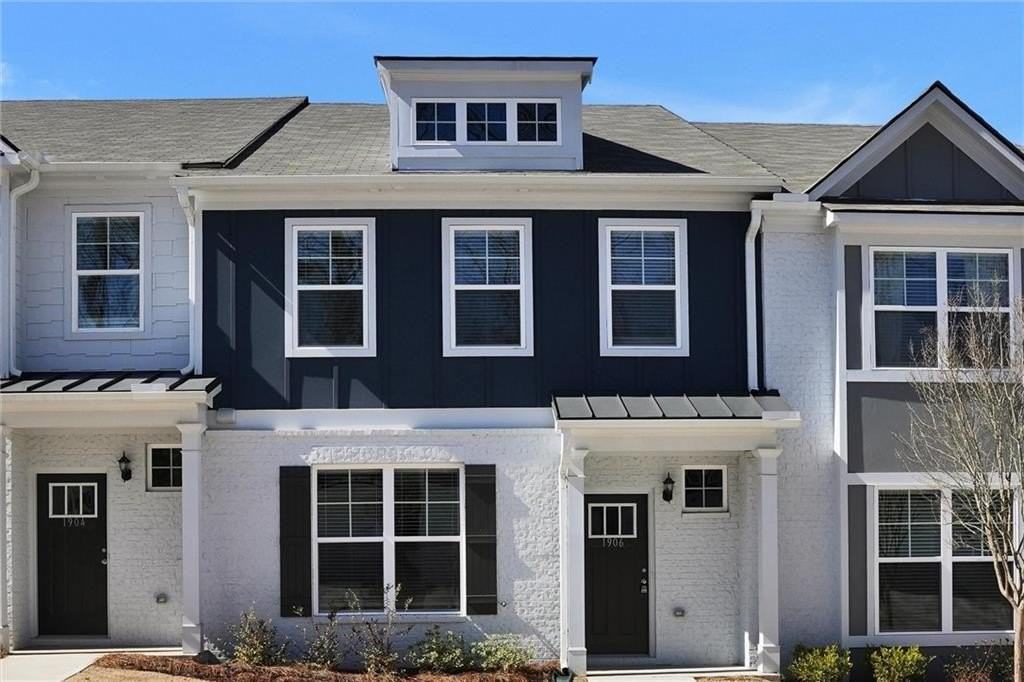 1906 Victoria Way - Photo 2 of 31