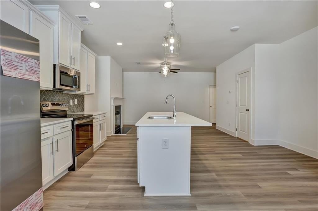 1906 Victoria Way - Photo 7 of 31