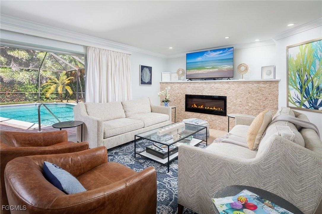 635 Fountainhead Ln - Photo 4 of 28