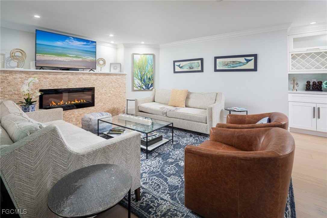 635 Fountainhead Ln - Photo 5 of 28