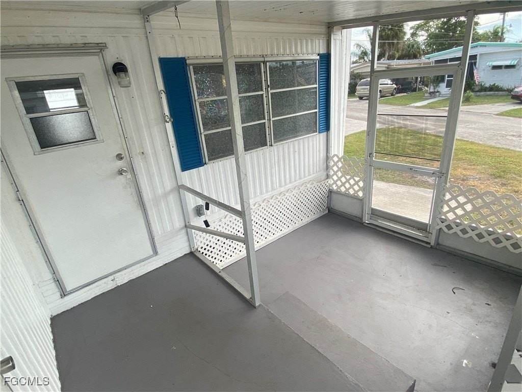 139 Amber Ave - Photo 3 of 18