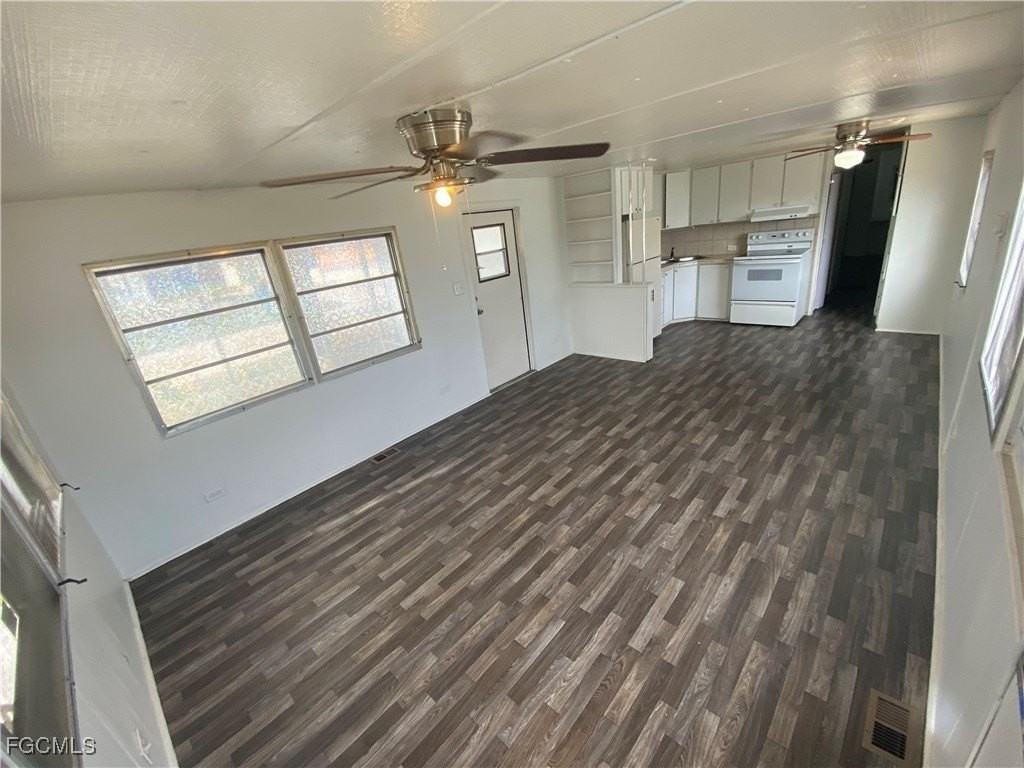 139 Amber Ave - Photo 5 of 18