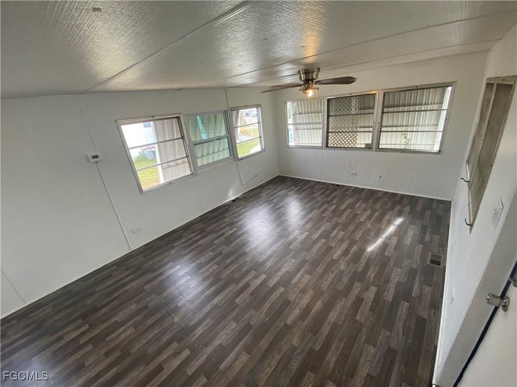 139 Amber Ave - Photo 6 of 18