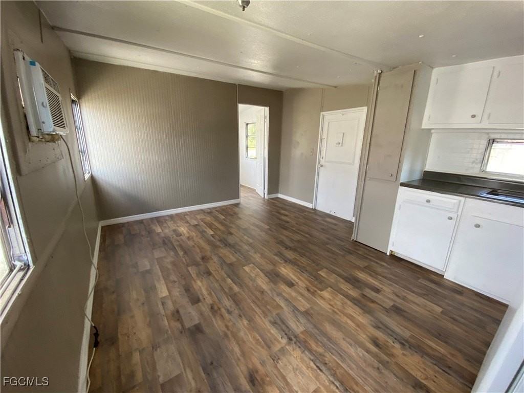4900 Tice St - Photo 3 of 10