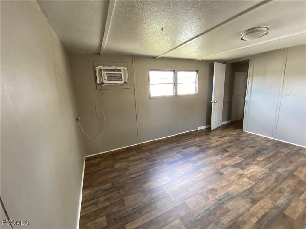 4900 Tice St - Photo 7 of 10