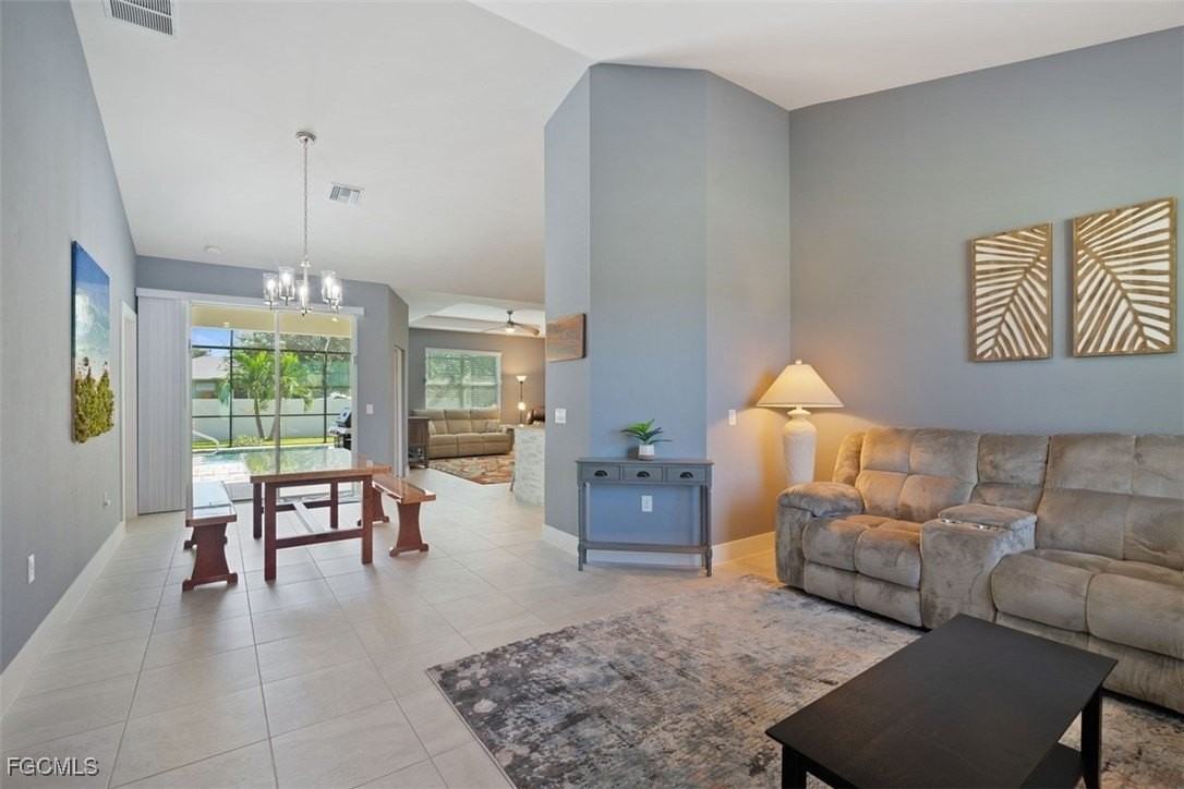 825 Se 5th Pl - Photo 3 of 20