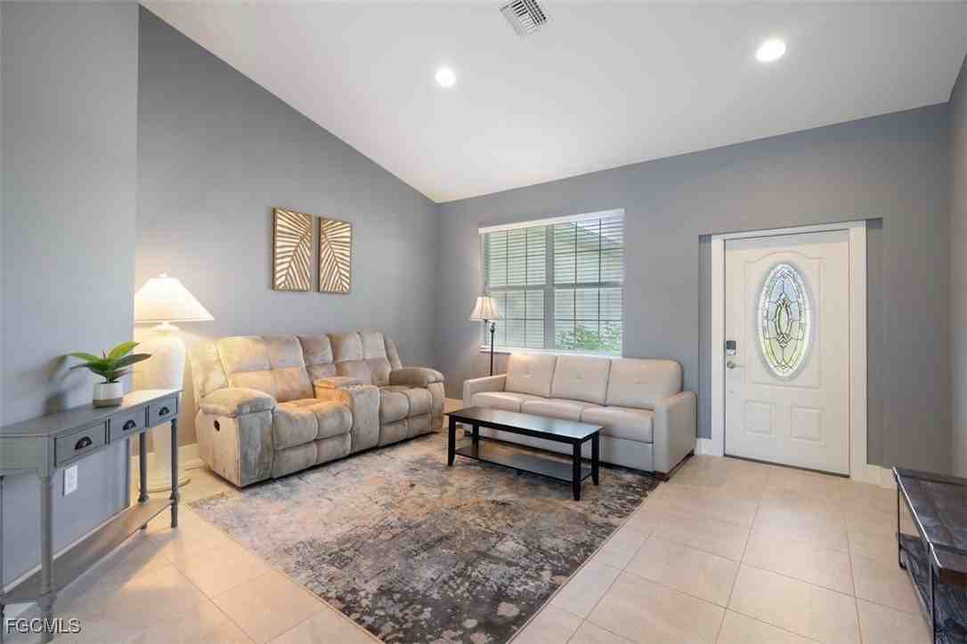 825 Se 5th Pl - Photo 4 of 20