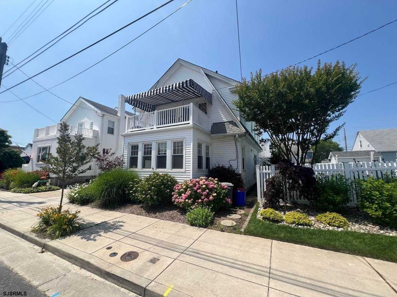 112 N Belmont Ave - Photo 3 of 42