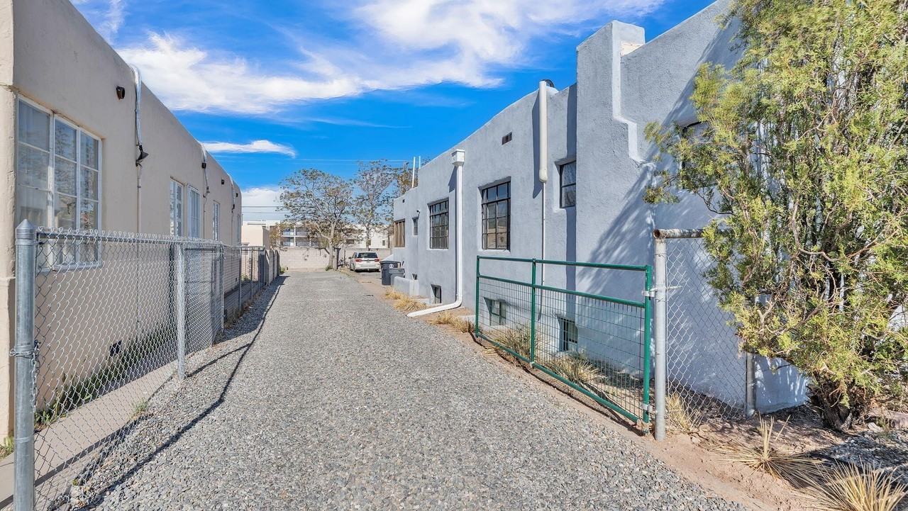 205 Harvard Dr Se - Photo 6 of 29