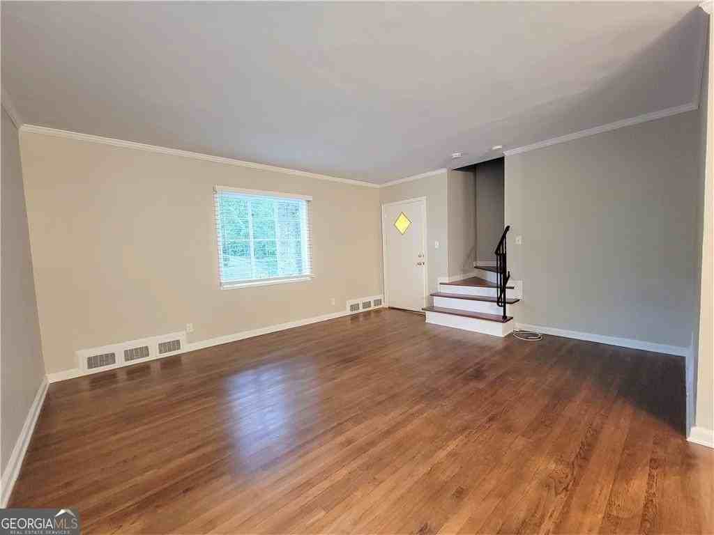 1321 Stillwood Dr Ne Apt B - Photo 3 of 12