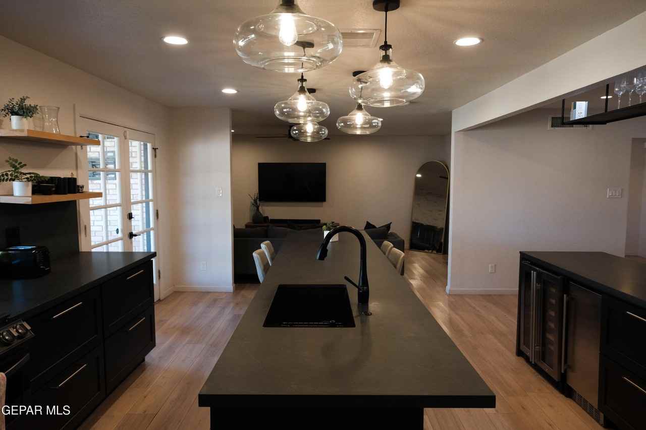 9001 Lait Dr - Photo 2 of 22