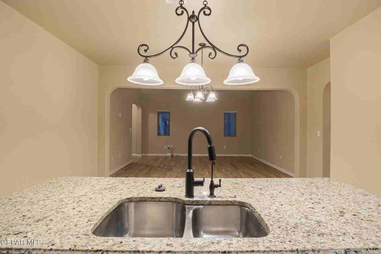 2032 Thomas Lackland St - Photo 5 of 16