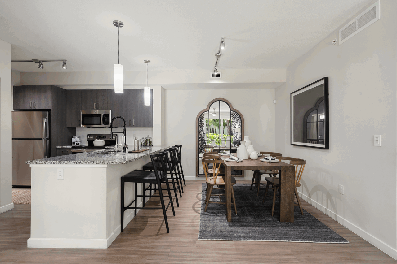 N 29th Ave - Photo 4 of 8