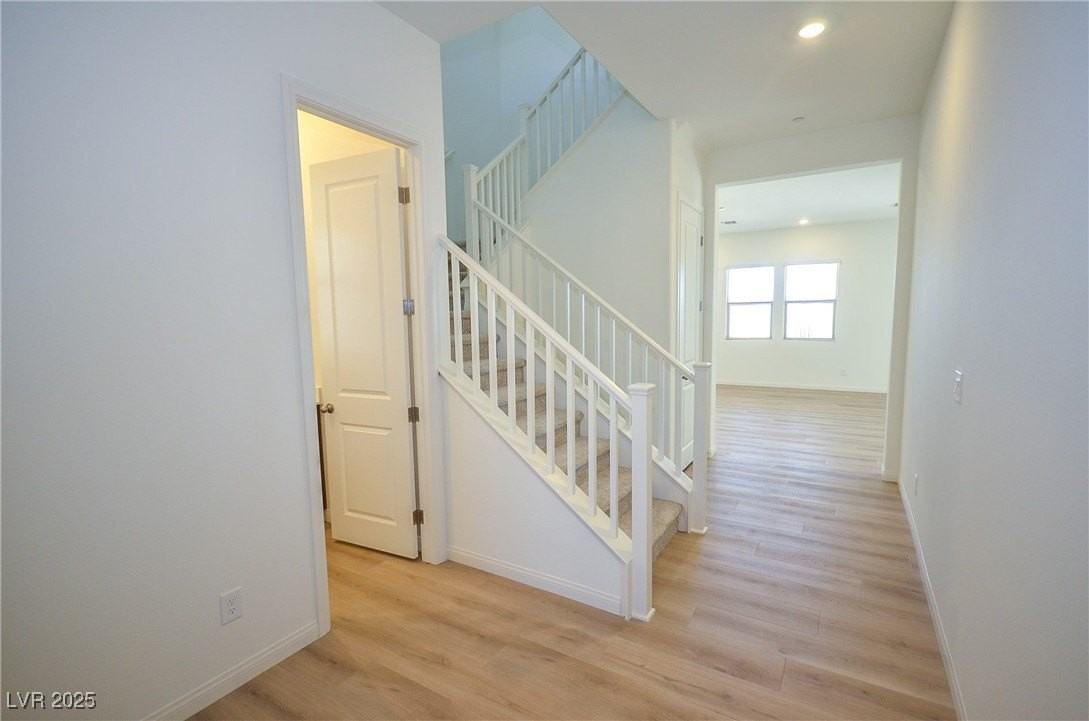 552 Parkwind Ln - Photo 6 of 50