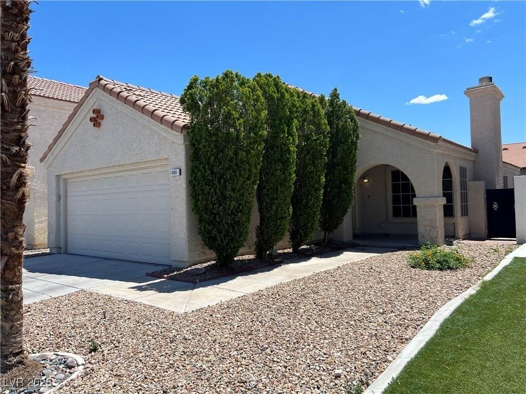 8901 Clear Blue Dr - Photo 2 of 28