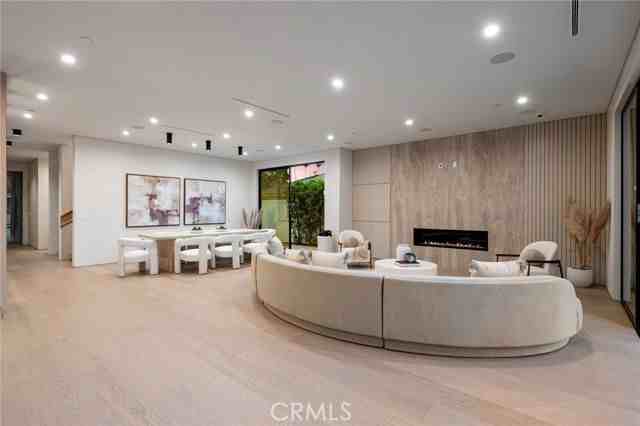 16728 Morrison St - Photo 5 of 8