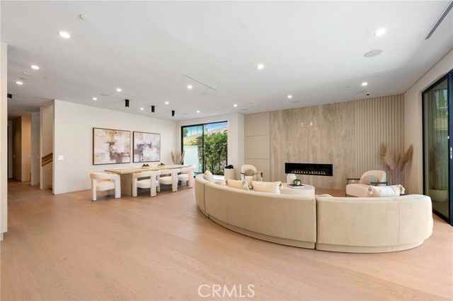 16728 Morrison St - Photo 6 of 8