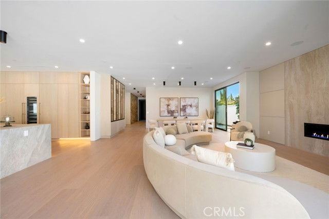 16728 Morrison St - Photo 7 of 8