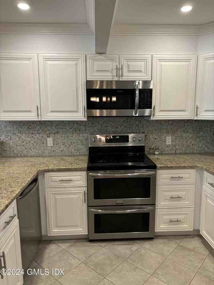 1465 E Putnam Ave #306 - Photo 4 of 13